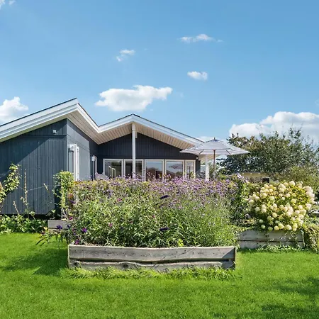 3 Bedroom Stunning In *